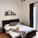 100 Sqm Terrace, Close To The Old Town & Shopping Area & Harbour בארי