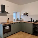 דירה 100 Sqm Terrace, Close To The Old Town & Shopping Area & Harbour בארי