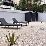 100 Sqm Terrace, Close To The Old Town & Shopping Area & Harbour דירה בארי