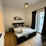 100 Sqm Terrace, Close To The Old Town & Shopping Area & Harbour בארי