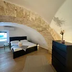 100 Sqm Terrace, Close To The Old Town & Shopping Area & Harbour * בארי