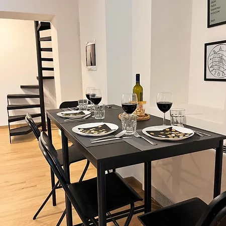 דירה 100 Sqm Terrace, Close To The Old Town & Shopping Area & Harbour בארי