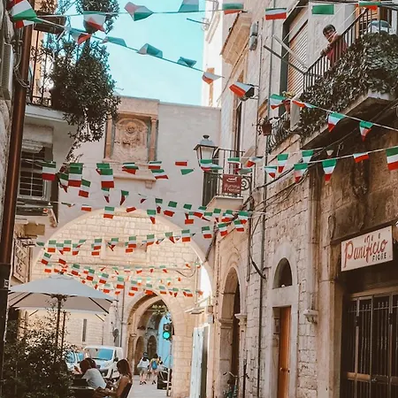 100 Sqm Terrace, Close To The Old Town & Shopping Area & Harbour * Bari