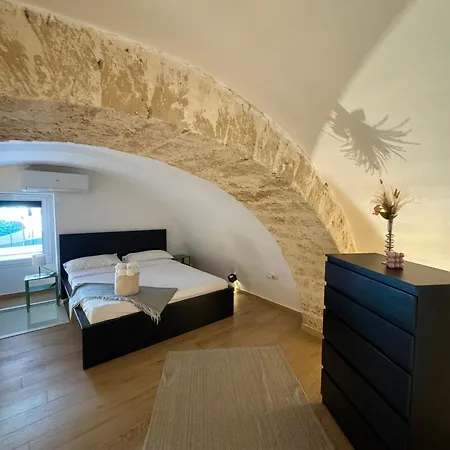 100 Sqm Terrace, Close To The Old Town & Shopping Area & Harbour * Bari