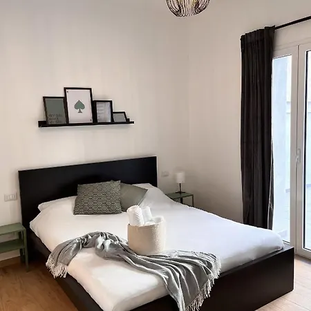 100 Sqm Terrace, Close To The Old Town & Shopping Area & Harbour バーリ