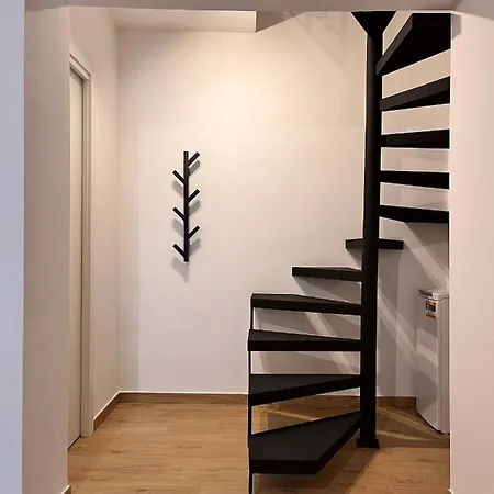 100 Sqm Terrace, Close To The Old Town & Shopping Area & Harbour アパート バーリ