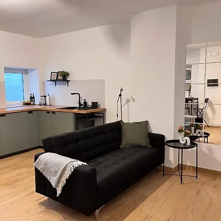 アパート 100 Sqm Terrace, Close To The Old Town & Shopping Area & Harbour *