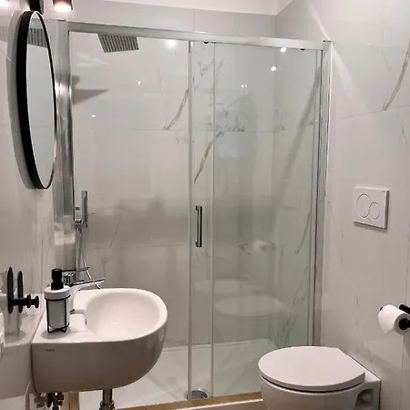 100 Sqm Terrace, Close To The Old Town & Shopping Area & Harbour Bari