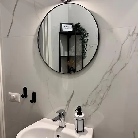 100 Sqm Terrace, Close To The Old Town & Shopping Area & Harbour バーリ