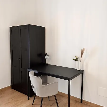 100 Sqm Terrace, Close To The Old Town & Shopping Area & Harbour باري