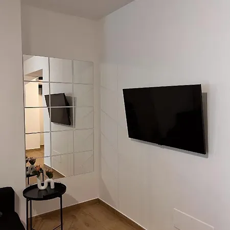 100 Sqm Terrace, Close To The Old Town & Shopping Area & Harbour Bari