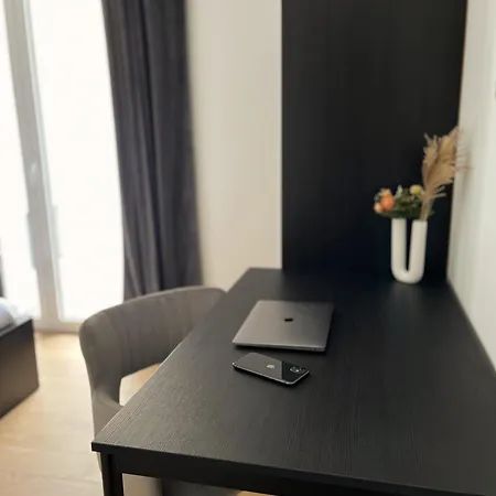 100 Sqm Terrace, Close To The Old Town & Shopping Area & Harbour * バーリ