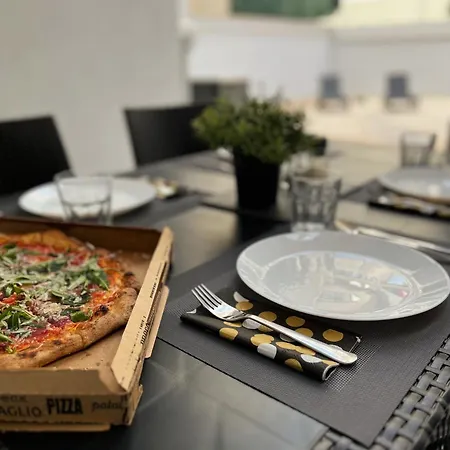 100 Sqm Terrace, Close To The Old Town & Shopping Area & Harbour Διαμέρισμα Μπάρι