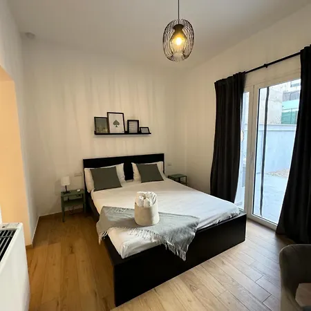 100 Sqm Terrace, Close To The Old Town & Shopping Area & Harbour باري